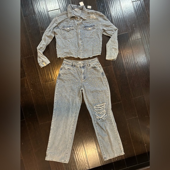 NWT Razzle Dazzle rhinestone embellished jeans & denim jacket M 2 pc set cropped - Picture 10 of 10